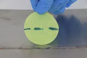 Voorbeeld van een ferroxyltest aan een RVS lasnaad